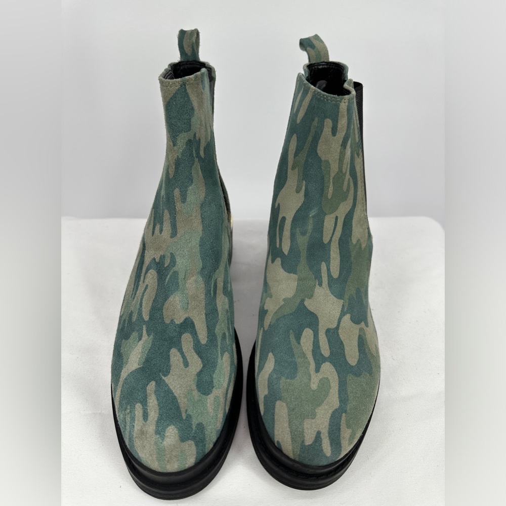 Kenneth Cole | Women’s 7 Levon 2.0 Camo Chelsea Boots - Picture 2 of 6